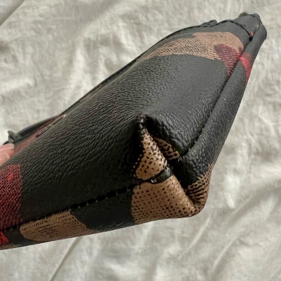 👑✅PRICE FIRM✅COACH Mini leather floral bag with front pouch - Picture 8 of 12